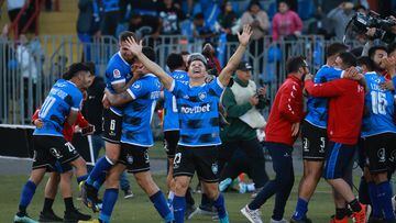 Jugadores de Huachipato celebran el triunfo contra Audax Italiano durante el partido de Primera División disputado en el estadio CAP de Talcahuano, Chile.