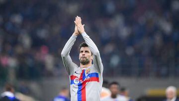 Gerard Pique' of FC Barcelona greets the fans during the UEFA Champions League Group Stage match between FC Internazionale and FC Barcelona at Stadio Giuseppe Meazza, Milan, Italy on 4 October 2022. (Photo by Giuseppe Maffia/NurPhoto via Getty Images)