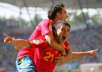 Luis Aragonés le convocó para el Mundial 2006 y ya en el primer partido marcó dos de los cuatro goles de España a Ucrania. En la foto celebra con Xavi Hernández el gol de penalti.