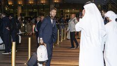El Madrid recibi&oacute; una charle en su hotel de Abu Dhabi sobre el cambio en las normas del Mundial de Clubes. En la imagen, Ramos llega al hotel.