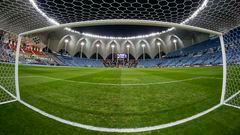 El estadio de la ciudad saudí Riad fue inaugurado en 1987 y tiene una capacidad para 67.000 espectadores. El nombre del estadio es en honor del rey y primer ministro saudí Fahd bin Abd Aziz.