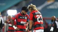 TANGER MED, MOROCCO - FEBRUARY 07: Gabriel Barbosa and David Luiz of Flamengo dejected at full time of  the FIFA Club World Cup Morocco 2022 Semi Final match between Flamengo v Al Hilal SFC at Stade Ibn-Batouta on February 7, 2023 in Tanger Med, Morocco. (Photo by James Williamson - AMA/Getty Images)