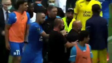 La bochornosa agresión del ayudante de Sampaoli a uno de los ultras del Niza