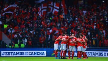 TOLUCA, MEXICO - AUGUST 02: Team of Toluca prior to the 16th round match between Toluca and Puebla as part of the Torneo Apertura 2022 Liga MX at Nemesio Diez Stadium on August 02, 2022 in Toluca, Mexico. (Photo by Hector Vivas/Getty Images)