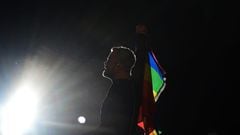 Dan Reynolds reivindicando la bandera LGTBI+