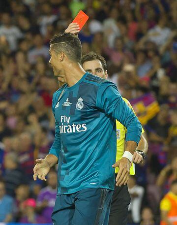 Agosto de 2017. El Real Madrid gana la Supercopa de España al Barcelona. En la imágen, Cristiano Ronaldo expulsado por el árbitro De Burgos Bengoetxea. Partido de ida estadio Camp Nou.