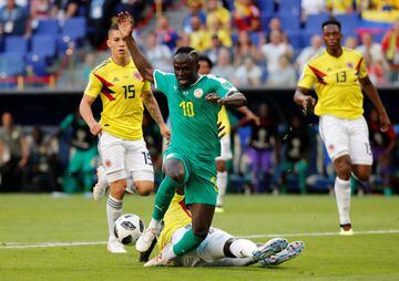 La jugada que mereció la implementación del VAR entre Sadio Mane y Davinson Sánchez, durante el partido Senegal-Colombia, del Grupo H del Mundial de Fútbol de Rusia 2018, en el Samara Arena de Samara, Rusia, hoy 28 de junio de 2018