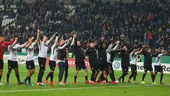 El Eintracht Frankfurt de Marco Fabián y Carlos Salcedo calificó a semifinales de la Pokal