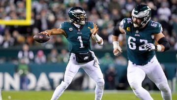 PHILADELPHIA, PENNSYLVANIA - JANUARY 21: Jalen Hurts #1 of the Philadelphia Eagles throws a pass against the New York Giants during the second quarter in the NFC Divisional Playoff game at Lincoln Financial Field on January 21, 2023 in Philadelphia, Pennsylvania.   Mitchell Leff/Getty Images/AFP (Photo by Mitchell Leff / GETTY IMAGES NORTH AMERICA / Getty Images via AFP)