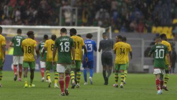 El partido entre México y Jamaica fue suspendido momentáneamente por una tormenta eléctrica.