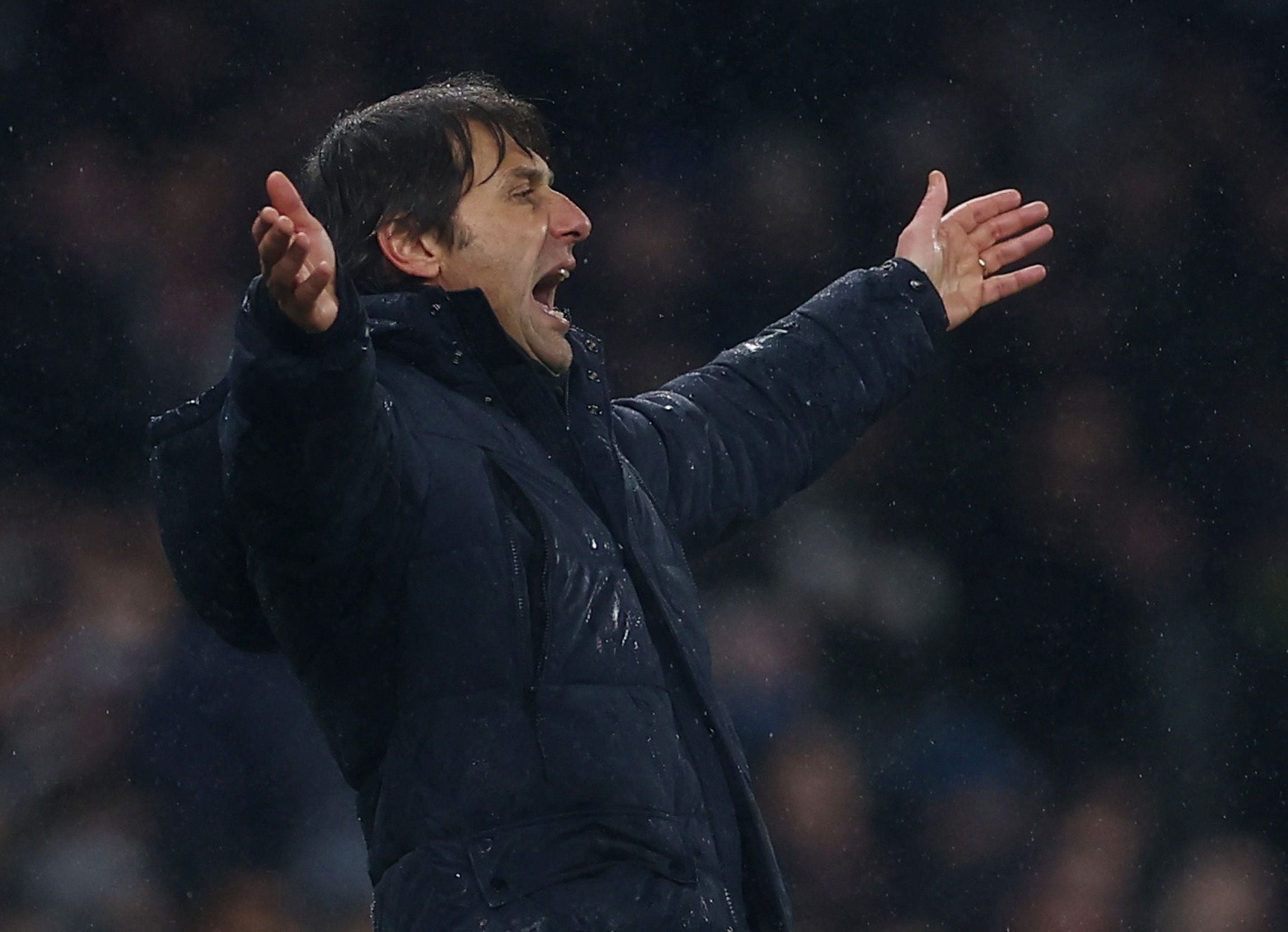 Antonio Conte, entrenador del Tottenham, durante un partido.