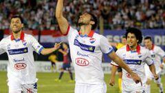 Julio Santa Cruz celebra el gol que anotó al final del partido y que da esperanzas al Nacional de cara a la vuelta de la final.