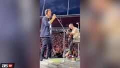 Tennis legend Roger Federer not only attended a Coldplay concert, but actually joined them on stage to sing along with Chris Martin to “Don’t Panic”.