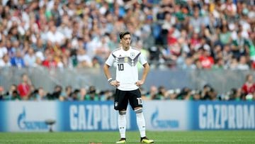Mesut Özil, parte de Alemania, la selección que cayó en 2018 por única vez en la fase de grupos.