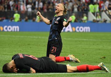 Domagoj Vida y Dejan Lovren celebran la victoria que clasifica a Croacia a su primera final de Copa del Mundo. Fotografía tomada por Yuri Cortez al final del partido.