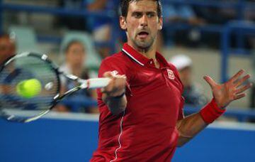 Novak Djokovic derrotó a Stanislas Wawrinka y jugará la final del torneo de exhibición Abu Dhabi con Andy Murray que derrotó a Rafael Nadal. 