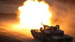 A South Korean army K1A1 tank fires during a live-fire drill which is a part of the joint military drill "Freedom Shield" between South Korea and U.S. at a military training field near the demilitarized zone separating the two Koreas in Pocheon, South Korea, March 22, 2023. REUTERS/Kim Hong-Ji