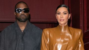 Kim Kardashian y Kanye West dejan el servicio dominical de K.West en el Theatre Des Bouffes Du Nord - Paris Fashion Week Womenswear Oto&ntilde;o / Invierno 2020/2021 el 01 de marzo de 2020 en Par&iacute;s, Francia.