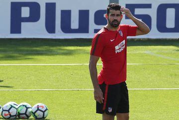 Diego Costa's first full training session with Atlético de Madrid.