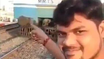 Un hombre fue arrollado por un tren tras intentar hacerse un selfi.