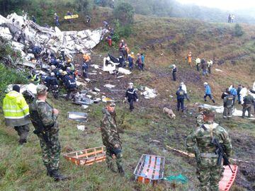28 de noviembre de 2016: El avión se estrelló a las 22:15. El vuelo 2933 de LaMia dejó 71 muertos y se accidentó en Cerro Gordo, cerca de Medellín. Hubo 6 sobrevivientes, entre ellos tres jugadores de Chapecoense: Neto, Follman y Ruschel.