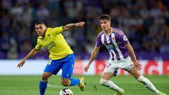 VALLADOLID, SPAIN - SEPTEMBER 16: Brian Ocampo of Cadiz CF is challenged by Ivan Fresneda of Real Valladolidduring the LaLiga Santander match between Real Valladolid CF and Cadiz CF at Estadio Municipal Jose Zorrilla on September 16, 2022 in Valladolid, Spain. (Photo by Angel Martinez/Getty Images)
