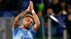 Soccer Football - Serie A - Lazio v Juventus - Stadio Olimpico, Rome, Italy - April 8, 2023 Lazio's Ciro Immobile applauds fans after being substituted REUTERS/Guglielmo Mangiapane