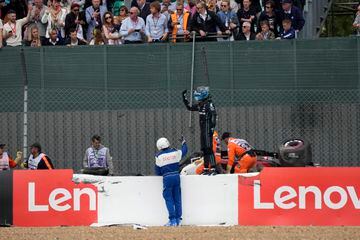 Guanyu Zhou tras el increíble accidente de la salida en Silverstone.