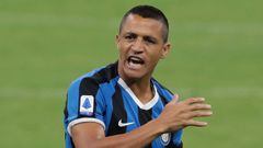 MILAN, ITALY - JUNE 21: Alexis Sanchez of FC Internazionale reacts during the Serie A match between FC Internazionale and UC Sampdoria at Stadio Giuseppe Meazza on June 21, 2020 in Milan, Italy. (Photo by Emilio Andreoli/Getty Images)