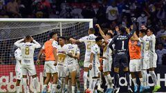 Pumas's players celebrate after defeating Cruz Azul during their second leg semi-final CONCACAF Champions League football match at Azteca stadium in Mexico City, April 12, 2022. (Photo by ALFREDO ESTRELLA / AFP)