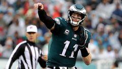 PHILADELPHIA, PA - OCTOBER 29: Carson Wentz #11 of the Philadelphia Eagles passes in the fourth quarter against the San Francisco 49ers on October 29, 2017 at Lincoln Financial Field in Philadelphia, Pennsylvania.   Elsa/Getty Images/AFP == FOR NEWSPAPERS, INTERNET, TELCOS &amp; TELEVISION USE ONLY ==