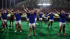 Francia gana a Tonga con suspense y echa a Argentina
