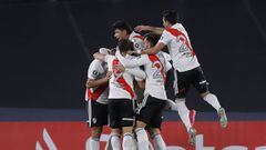 Argentina&#039;s River Plate Fabrizio Angileri celebrates with teammates after scoring against Colombia&#039;s Independiente Santa Fe during the Copa Libertadores football tournament group stage match at the Monumental Stadium in Buenos Aires, on May 19, 2021. (Photo by Juan Ignacio RONCORONI / POOL / AFP)