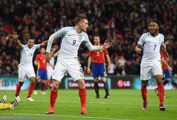 Vardy's 'Mannequin Challenge' celebration after putting England 2-0 up.