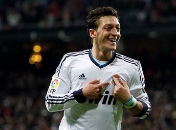 Con la camiseta del Real Madrid ganó la Copa del Rey 2011, la Liga y la Supercopa de España en 2012.