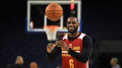 OAKLAND, CA - MAY 31: LeBron James #23 of the Cleveland Cavaliers works out during a practice for the 2017 NBA Finals at ORACLE Arena on May 31, 2017 in Oakland, California. NOTE TO USER: User expressly acknowledges and agrees that, by downloading and or using this photograph, User is consenting to the terms and conditions of the Getty Images License Agreement.   Ezra Shaw/Getty Images/AFP == FOR NEWSPAPERS, INTERNET, TELCOS &amp; TELEVISION USE ONLY ==