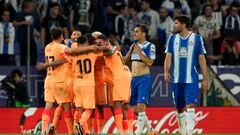 Los jugadoress del Atlético de Madrid celebran el segundo gol del equipo madrileño durante el encuentro correspondiente a la jornada 36 de primera división que disputan hoy miércoles frente al Espanyol en el RCD Stadium, en Barcelona.