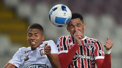 Peru's Ayacucho Jose Guidino (L) and Brazil's Sao Paulo Luciano vie for the ball during the Sudamericana Cup group stage first leg football match, at the Nacional stadium in Lima, on April 7, 2022. (Photo by ERNESTO BENAVIDES / AFP)