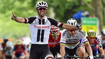 Michael Matthews celebra la victoria en la tercera etapa de La Vuelta a Suiza.