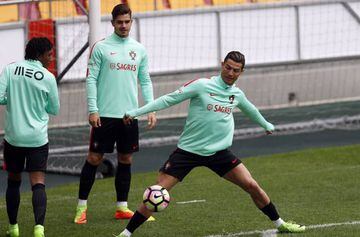 Cristiano Ronaldo trains with Portugal