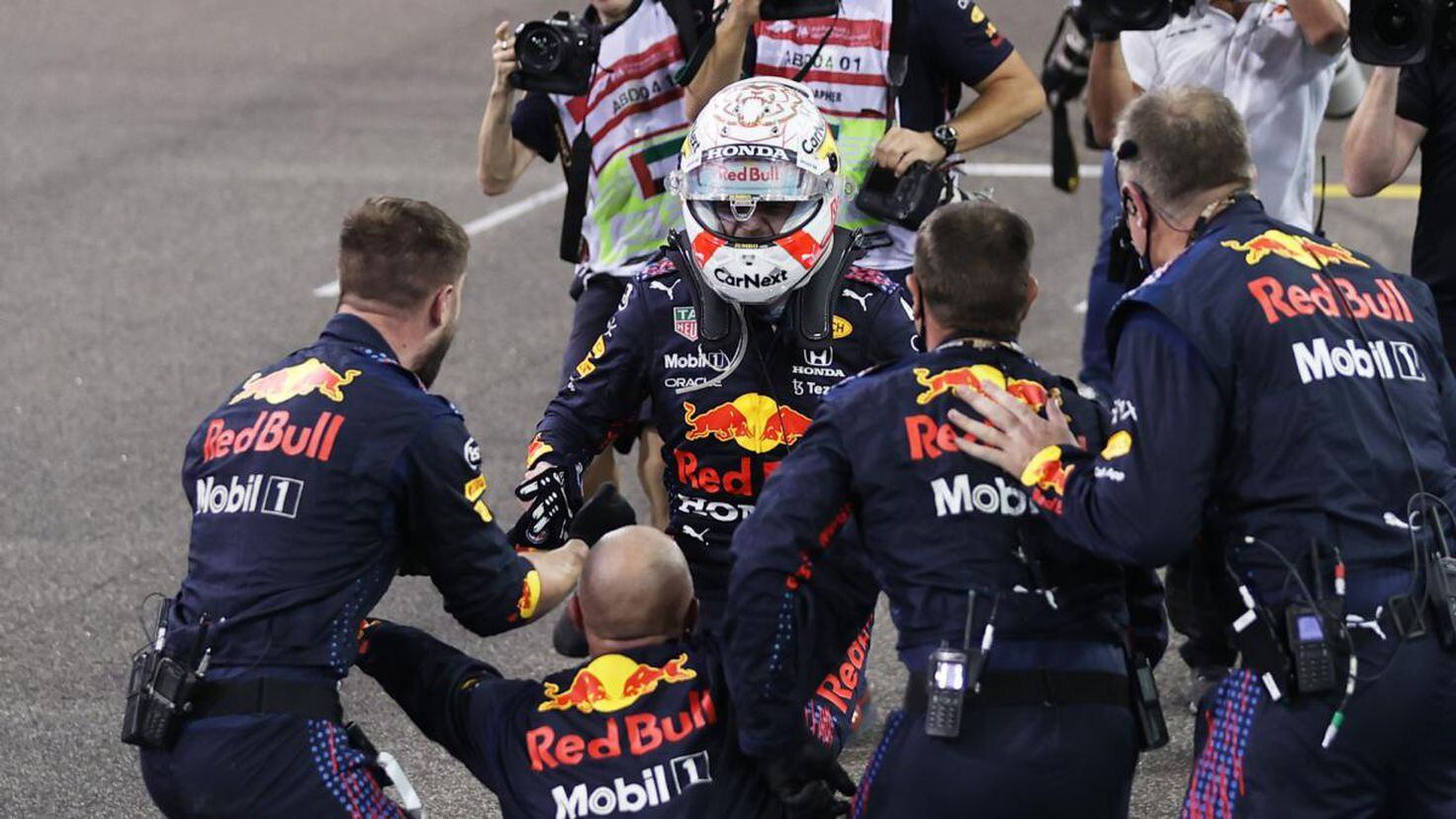 Max Verstappen beats Lewis Hamilton to F1 world title on last lap in Abu  Dhabi, Formula One