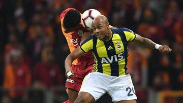 Fenerbahce&#039;s Andre Ayew (R) heads the ball next to Galatasaray&#039;s Badou Ndiaye (L) during Turkish Spor Toto Super league fotball match between Galatasaray and Fenerbahce on November 2, 2018 at TT Ali Samiyen sport complex in Istanbul. (Photo by O