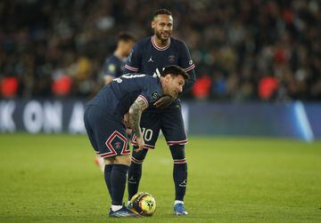 Messi jugó únicamente el primer tiempo en el encuentro frente a Lille en el Parque de los Príncipes y al término del partido, el DT Mauricio Pochettino indicó que “Lio” aún tiene problemas musculares.