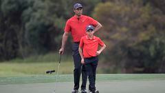 17/12/21 GOLF Tiger Woods , con su hijo Charlie WOODS (12 años) en el PNC Championship