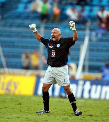 Durante su tiempo en el Estadio Azul con la ‘Máquina’ logró tres lideratos generales en el Torneo Invierno 98, Invierno 2000 y Apertura 2006.