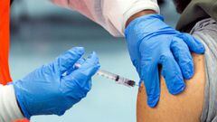 Vacuna AstraZeneca: por qué es más eficaz contra la variante Delta y cuántas dosis hacen falta