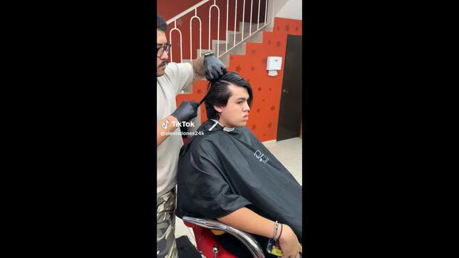Así puedes recrear el corte de cabello de Peso Pluma: Barbero muestra el proceso paso a paso
