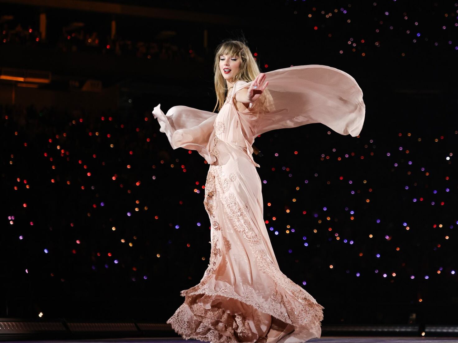A Fan Called Taylor Swift's Tampa Show The 'Errors Tour' & The Singer Had A  Few Slip-Ups - Narcity