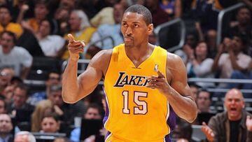 Los Lakers se mueven: firman a World Peace y Thomas Robinson