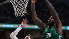 Panathinaikos Athens' French center #26 Mathias Lessort dunks over Real Madrid's Croatian forward #11 Mario Hezonja during the Euroleague basketball match between Real Madrid Baloncesto and Panathinaikos BC at the WiZink Center arena, on February 29, 2024. (Photo by Thomas COEX / AFP)